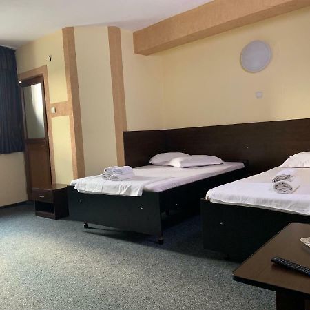 Hotel Monte Carlo Pitesti Exterior photo